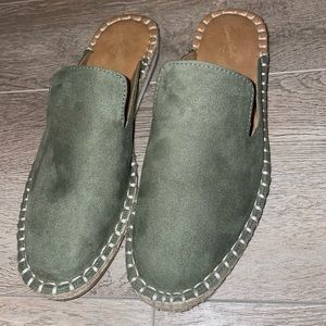 Universal threads espadrille mules.